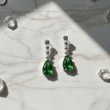 925 Sterling Silver Drop Earrings with Green Teardrop CZ – Elegant Dangle Design